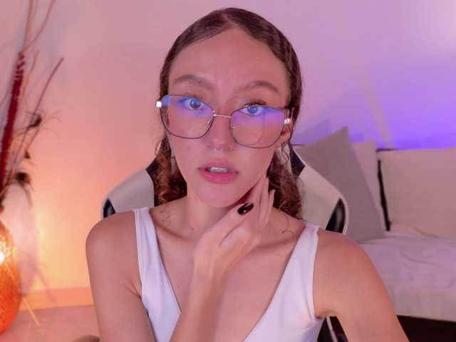ChloeMoreti's BongaCams show and profile