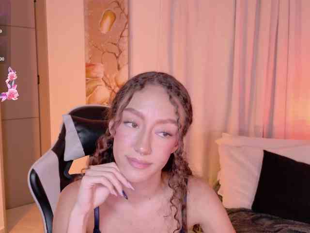 ChloeMoreti ChloeMoreti