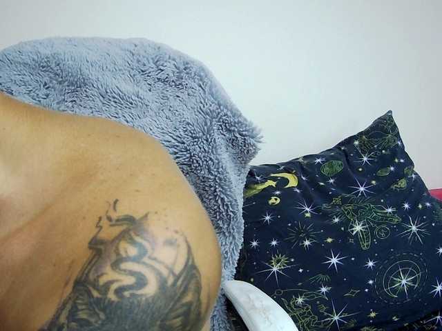 Sweetcock10 live cam on BongaCams