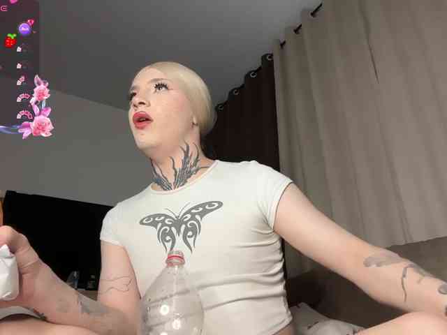 Chloecherry Live Webcam on BongaCams