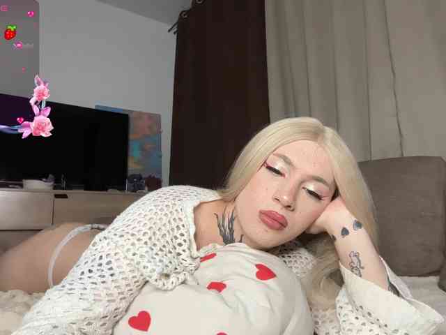 Chloecherry Live Webcam on BongaCams