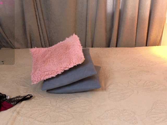 hikom1o live cam on BongaCams