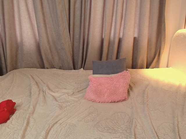 hikom1o live cam on BongaCams