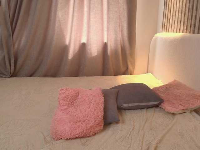 hikom1o live cam on BongaCams