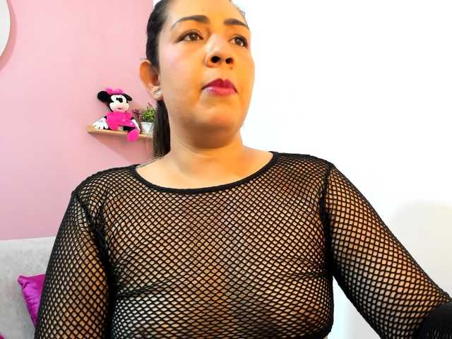 flowerloto live cam on BongaCams