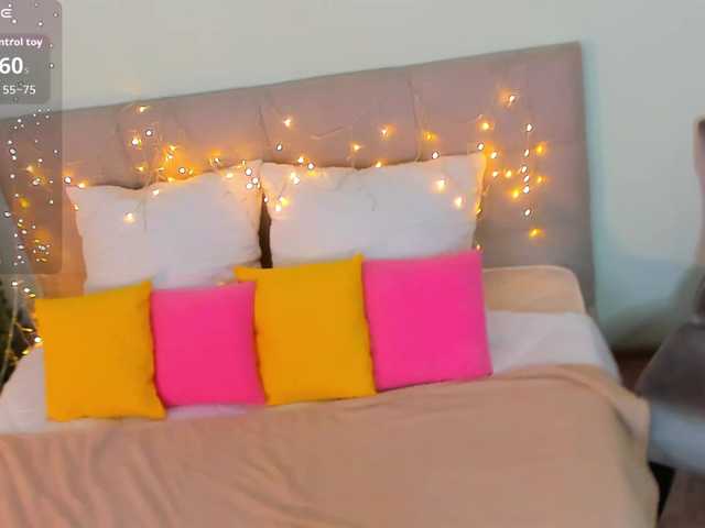 Emma-peach live cam on BongaCams