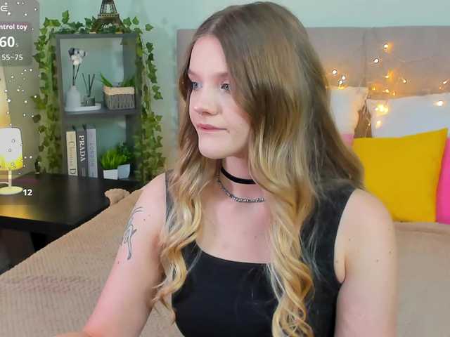 Emma-peach live cam on BongaCams