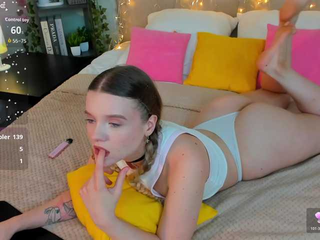 Emma-peach live cam on BongaCams