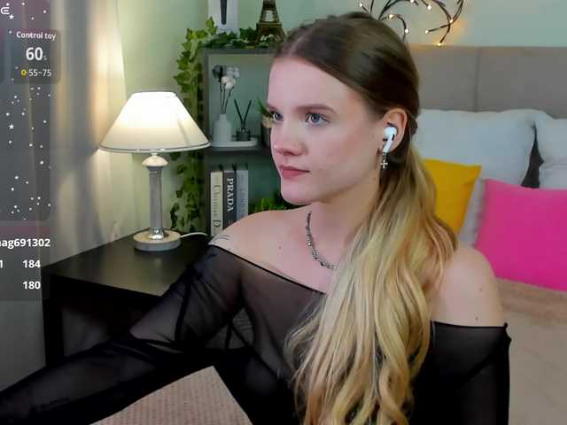 Emma-peach live cam on BongaCams