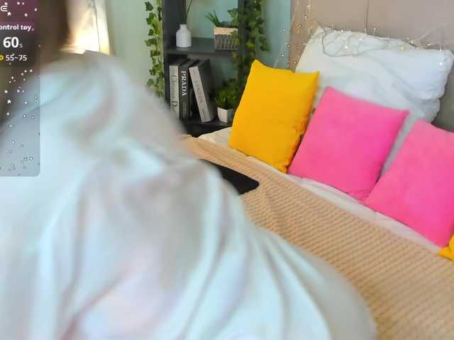 Emma-peach live cam preview