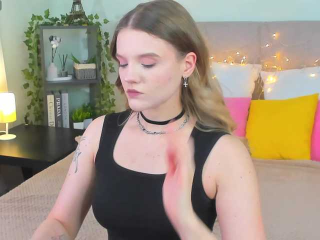 Emma-peach live cam on BongaCams