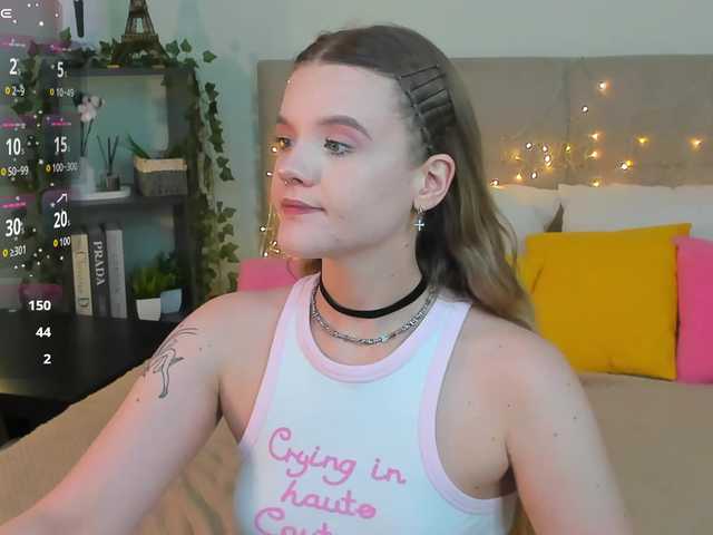 Emma-peach live cam on BongaCams