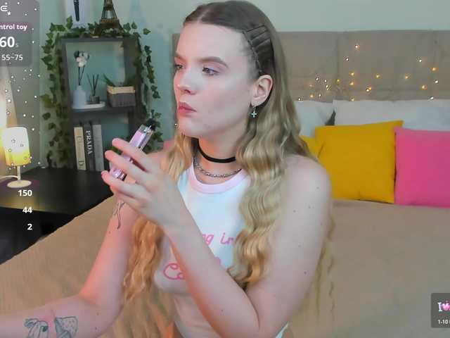 Emma-peach live cam on BongaCams