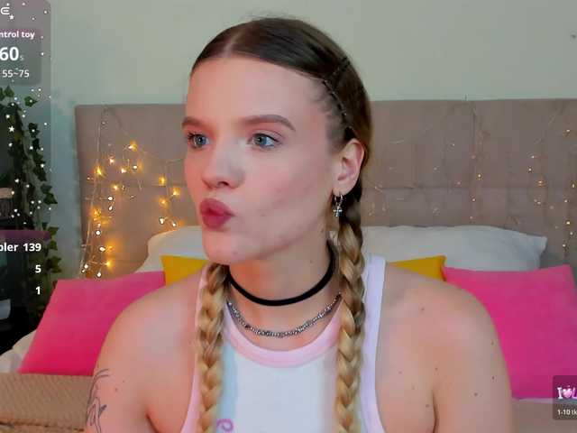 Emma-peach live cam on BongaCams