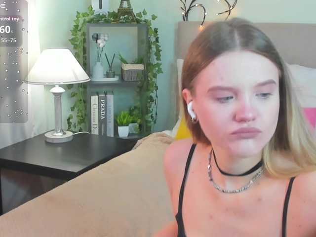 Emma-peach live cam on BongaCams