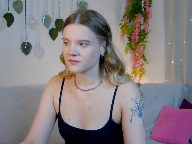 Emma-peach live cam on BongaCams