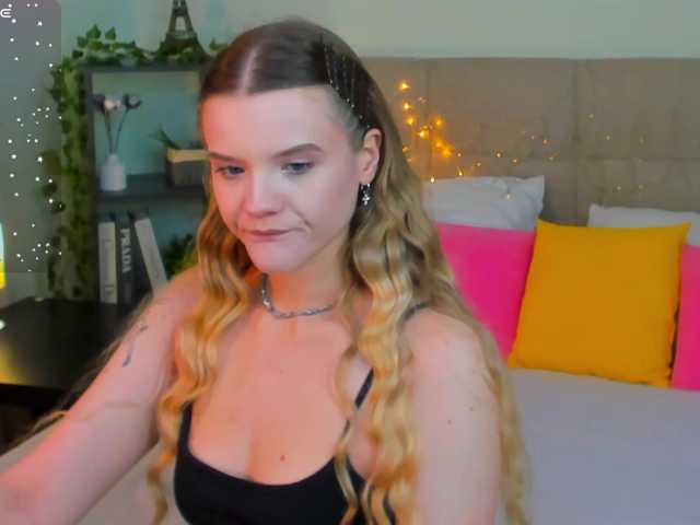 Emma-peach live cam on BongaCams