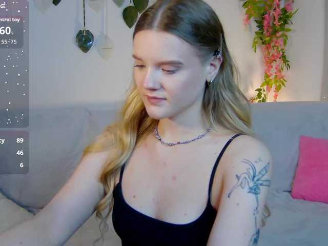 Emma-peach live cam on BongaCams