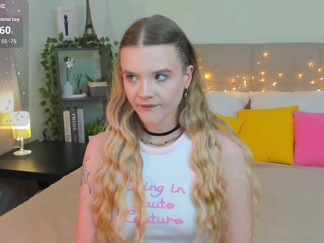 Emma-peach live cam on BongaCams