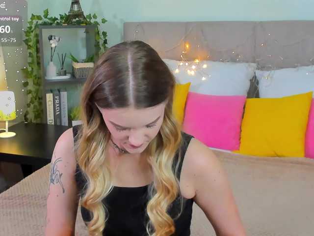 Emma-peach live cam on BongaCams