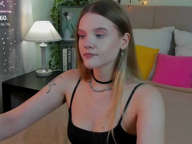 Emma-peach live cam on BongaCams