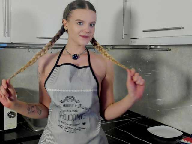 Emma-peach live cam on BongaCams