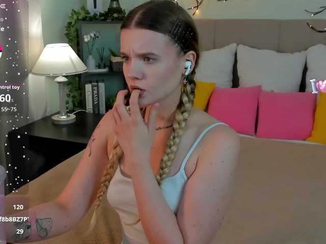 Emma-peach live cam on BongaCams