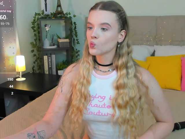 Emma-peach live cam
