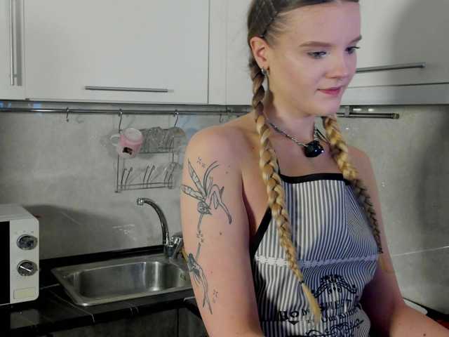 Emma-peach live cam on BongaCams