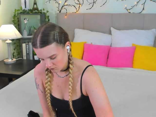 Emma-peach live cam on BongaCams