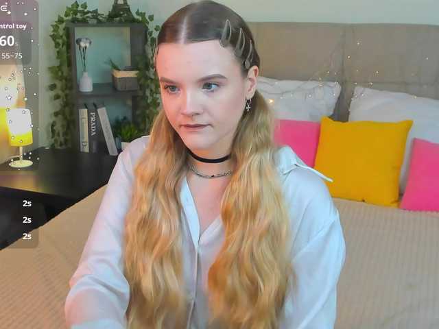 Emma-peach live cam on BongaCams