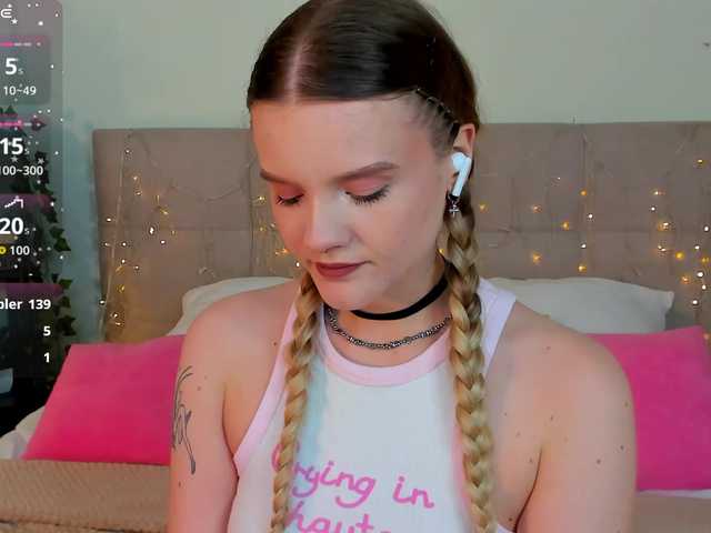 Emma-peach live cam