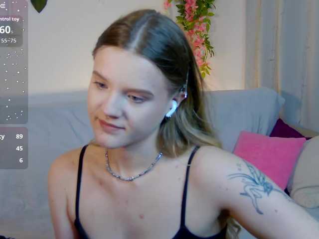 Emma-peach live cam on BongaCams