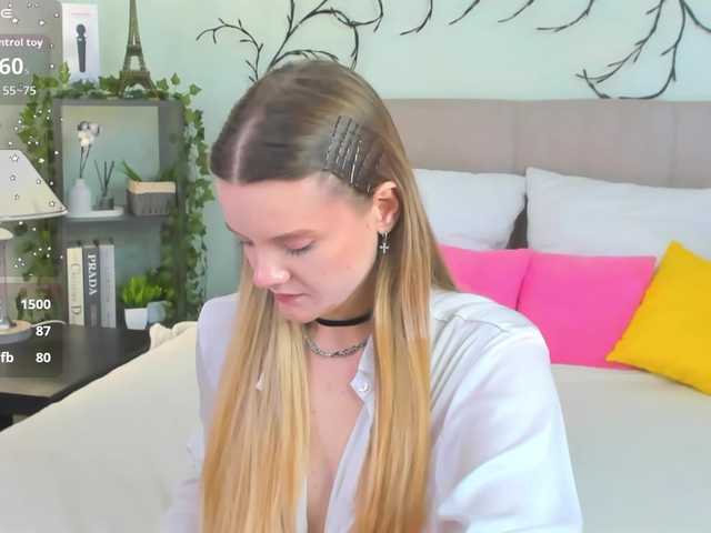 Emma-peach live cam on BongaCams