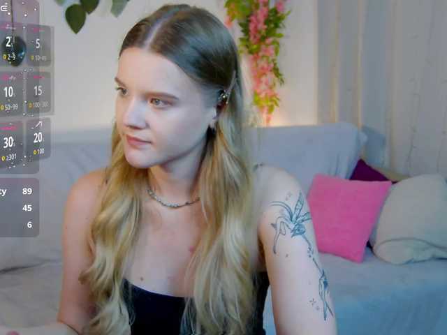Emma-peach live cam on BongaCams