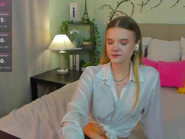 Emma-peach webcam