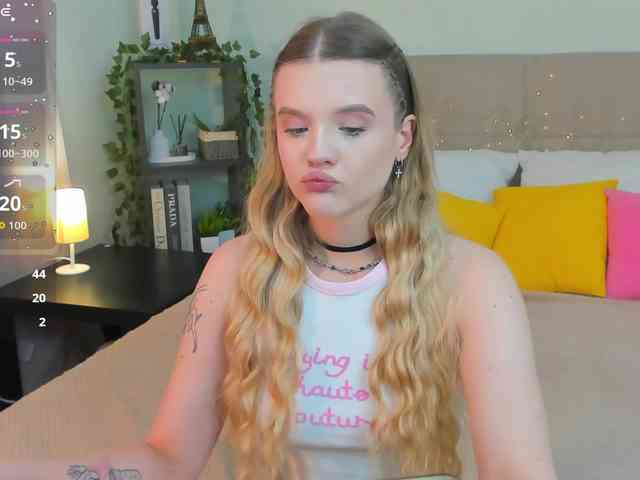 Emma-peach webcam