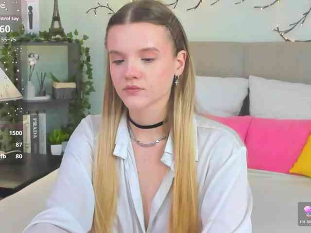 Emma-peach webcam