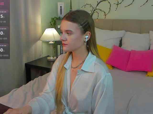 Emma-peach webcam