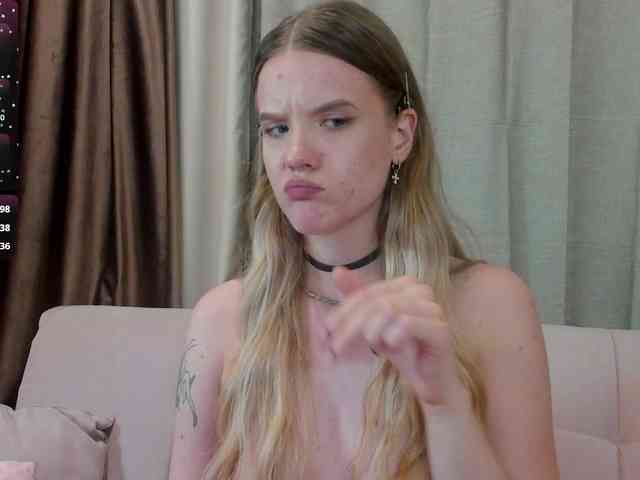Emma-peach webcam