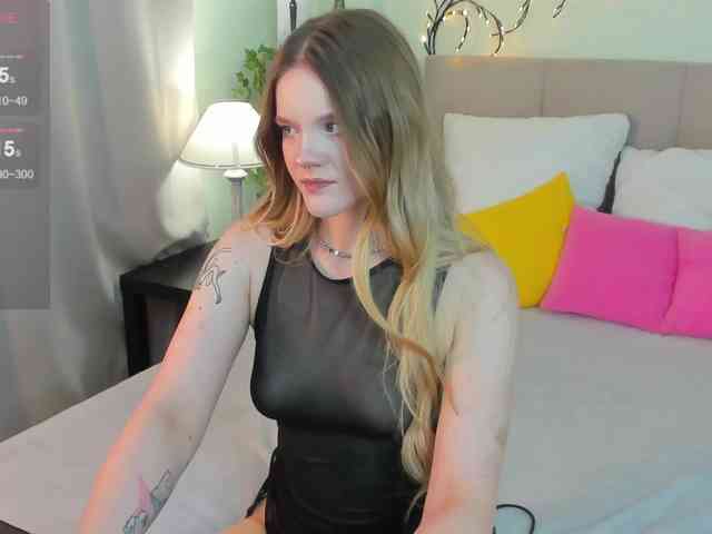 Emma-peach webcam