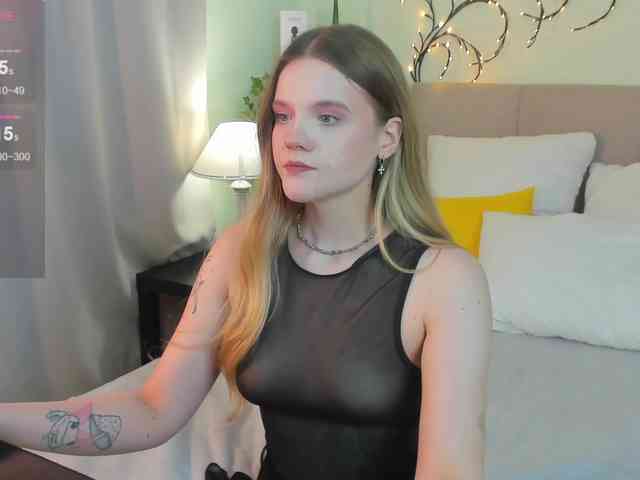 Emma-peach webcam