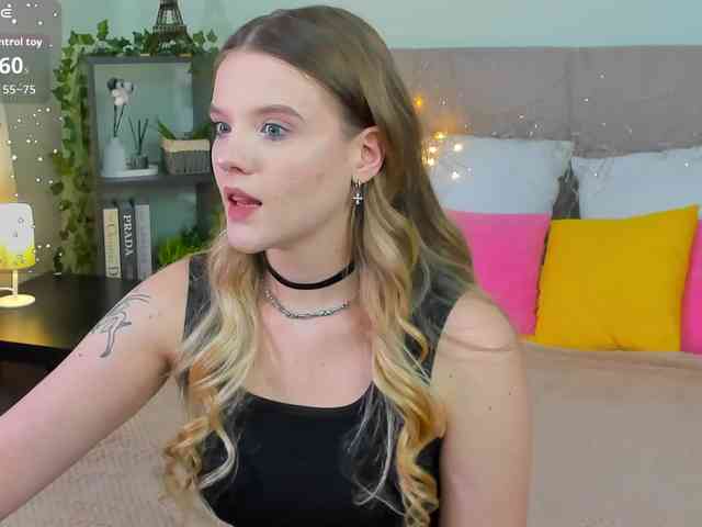 Emma-peach webcam