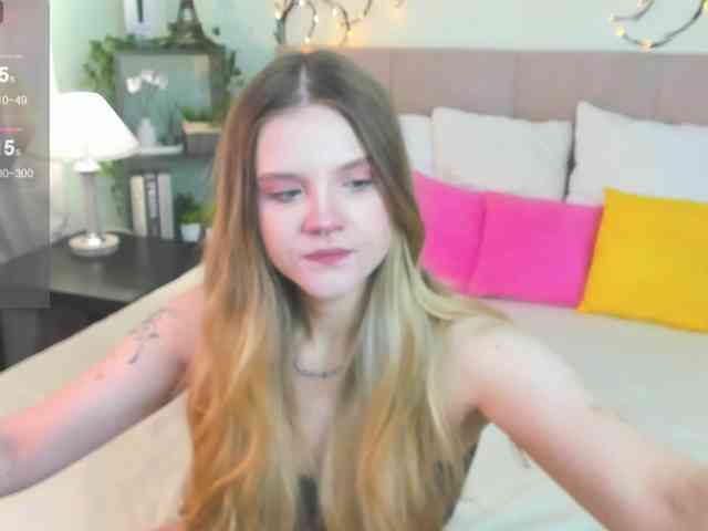 Emma-peach webcam