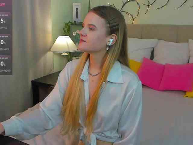 Emma-peach webcam