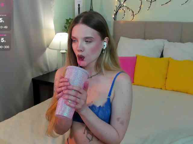 Emma-peach webcam