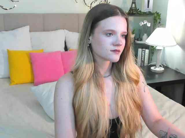Emma-peach webcam