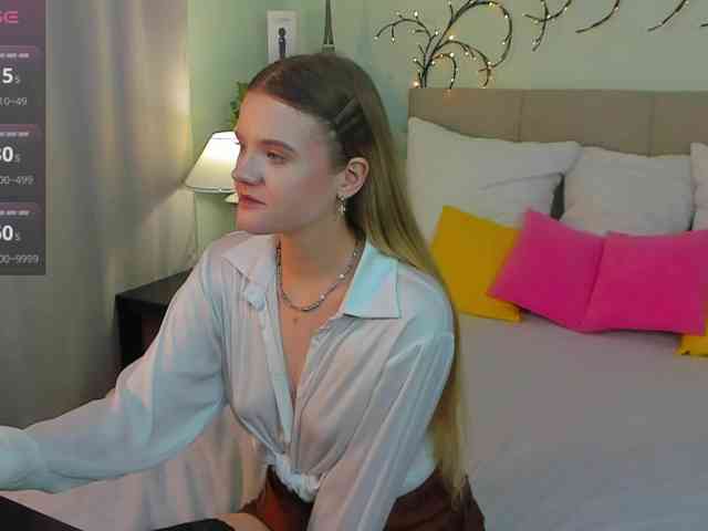 Emma-peach webcam