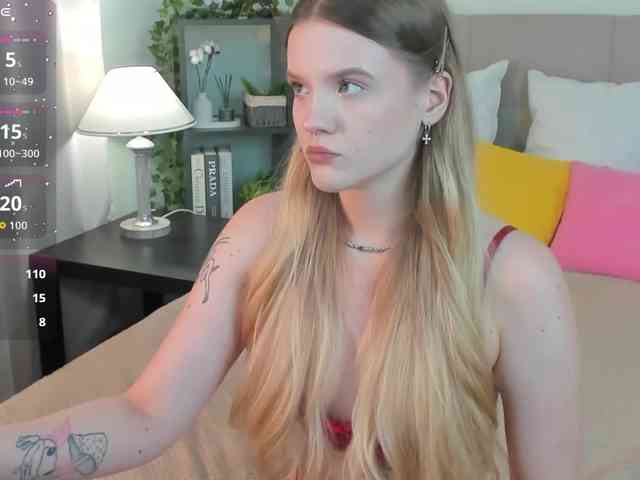 Emma-peach webcam