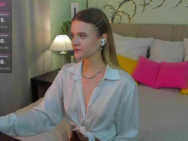 Emma-peach webcam